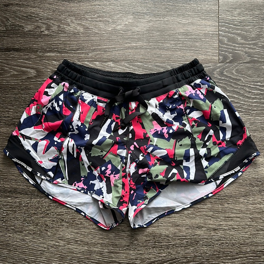 Lululemon Hotty Hot Short low-rise lined short